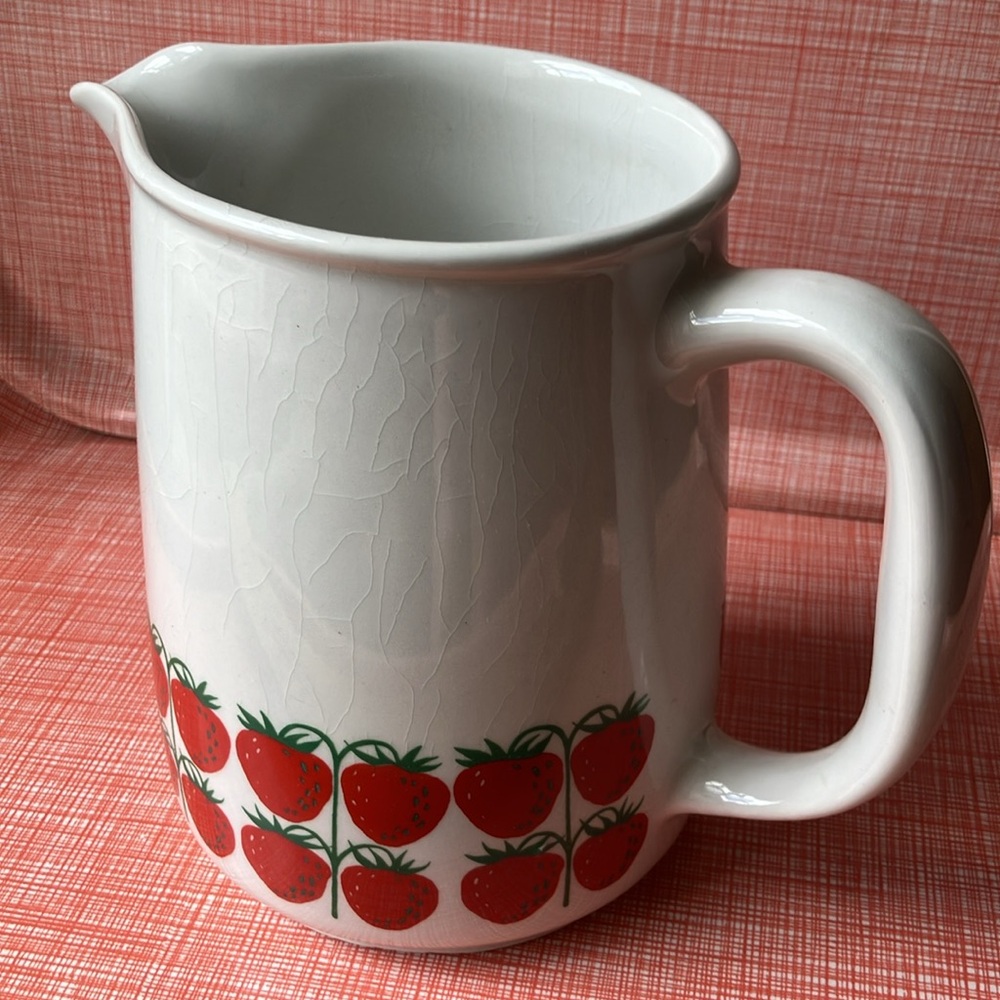 Vintage Arabia Finland Pomona ceramic strawberry pitcher - Picture 9 of 11